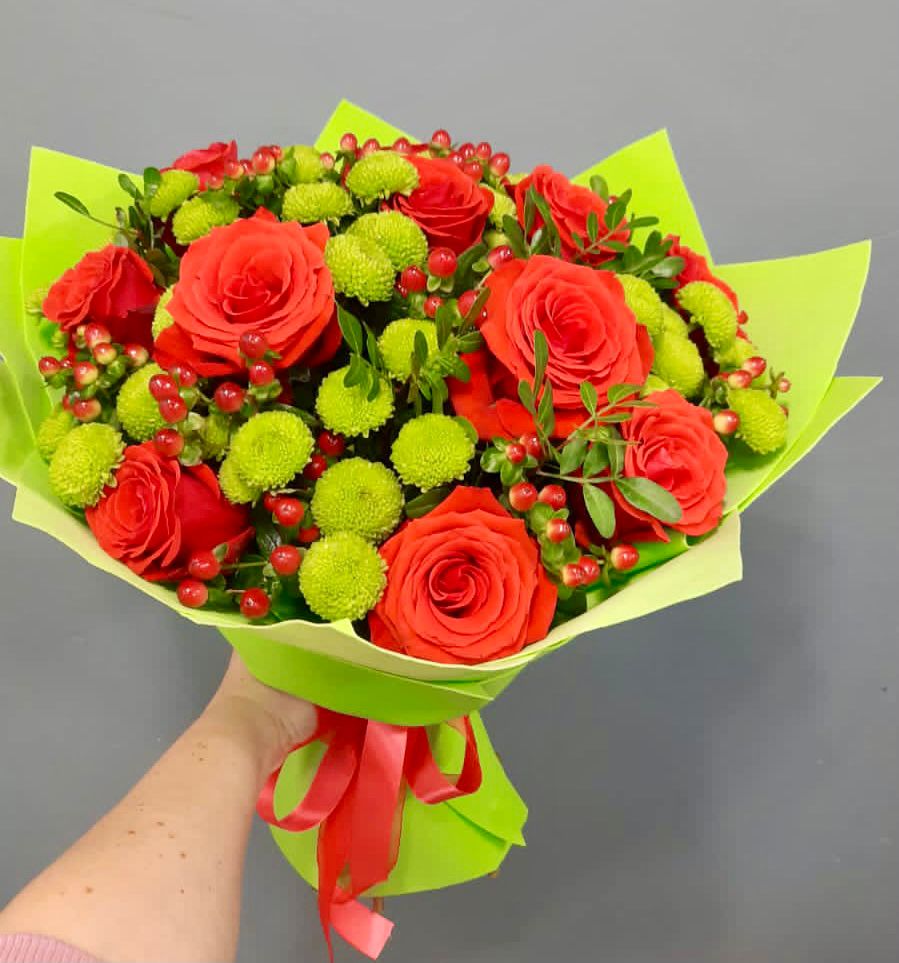 Букет цветов из: Хризантемы и Розы в Зюкайка