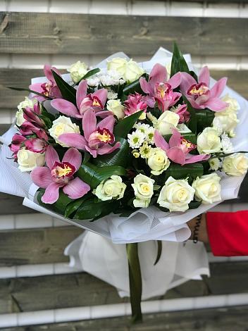 Букет цветов из: Розы и Хризантемы в Зюкайка