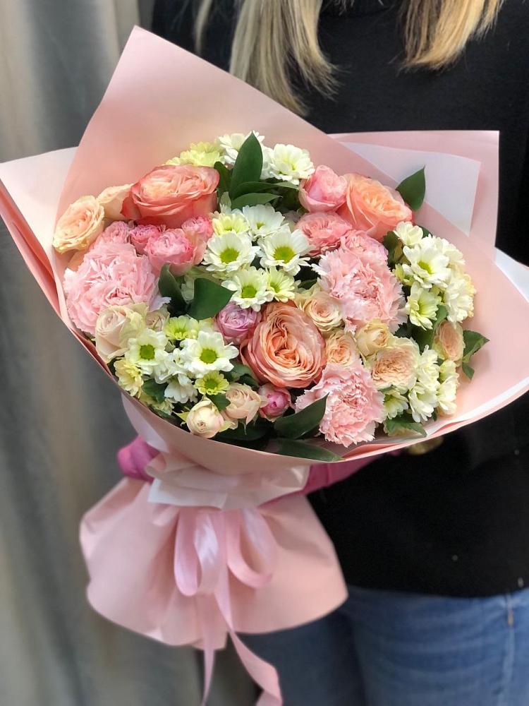 Букет цветов из: Гвоздики, Розы и Хризантемы в Зюкайка