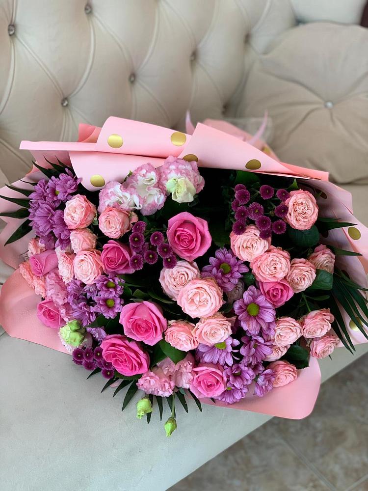 Букет цветов из: Хризантемы, Розы и Лизиантусы в Зюкайка