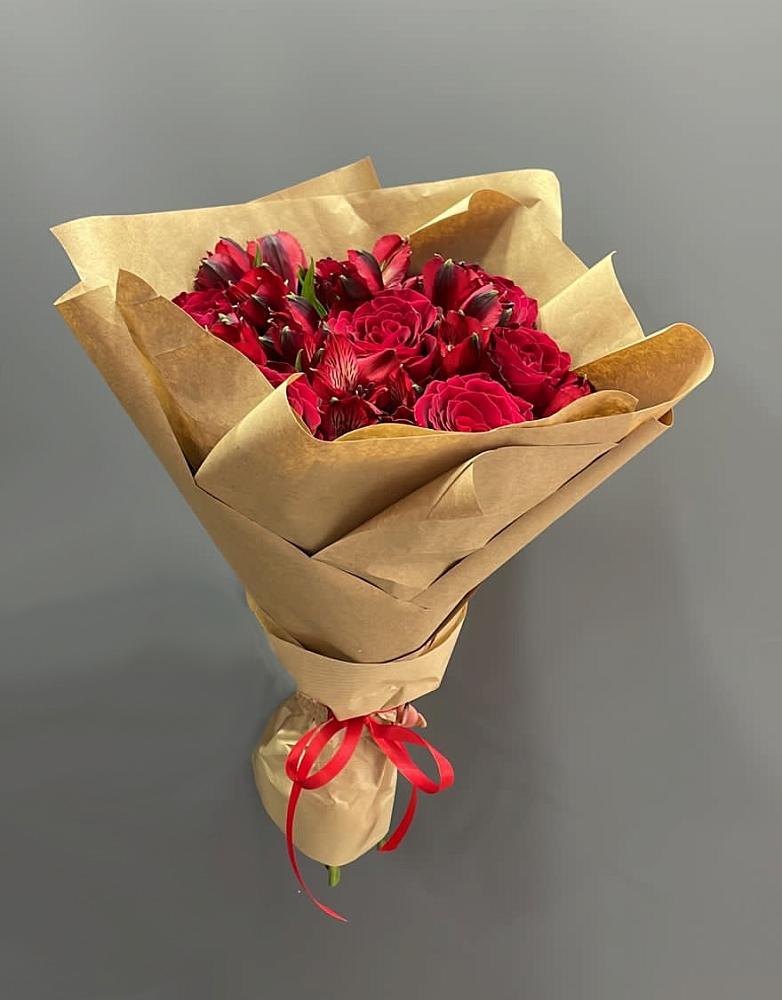 Букет цветов из: Альстромерии и Розы в Зюкайка