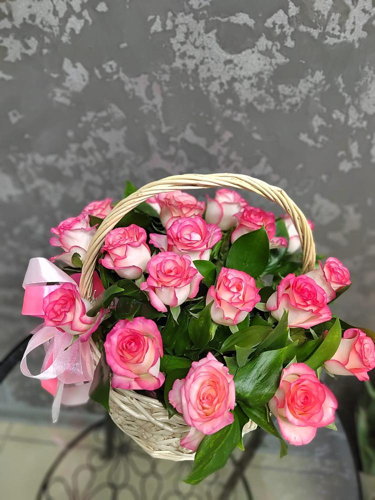 Цветочная композиция из Розы в корзине в Зюкайка