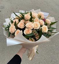 Букет Кремовые розы Латте в Зюкайка