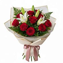 Букет цветов из:  Лилии и Розы в Зюкайка