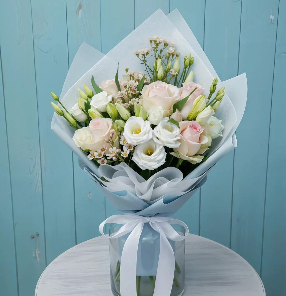 Букет цветов из: Розы и Лизиантусы в Зюкайка