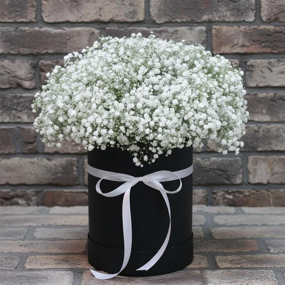 Цветочная композиция из Гипсофила в шляпной коробке в Зюкайка