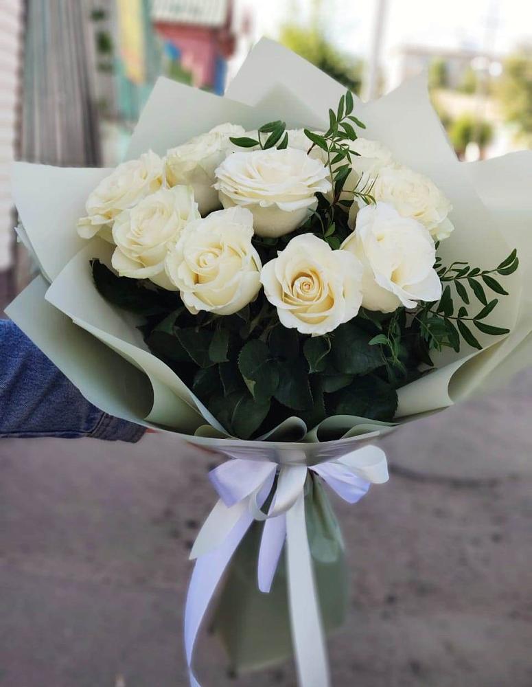 Букет Белые розы Проуд в Зюкайка