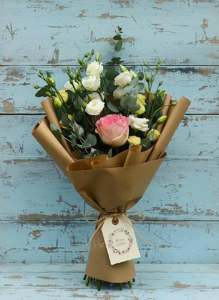 Букет цветов из: Розы и Лизиантусы в Зюкайка