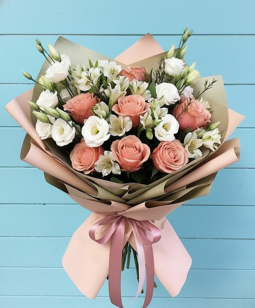 Букет цветов из: Розы, Альстромерии и Лизиантусы в Зюкайка