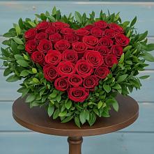 Цветочная композиция из Розы в виде сердца в Зюкайка