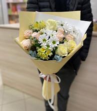 Букет цветов из:  Альстромерии, Розы и Хризантемы в Зюкайка