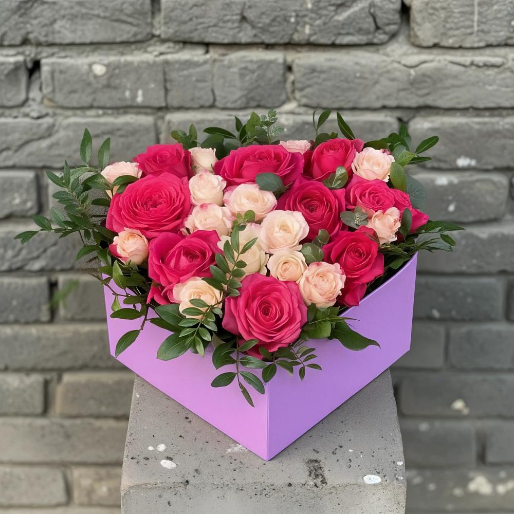 Цветочная композиция из Розы в коробке в Зюкайка
