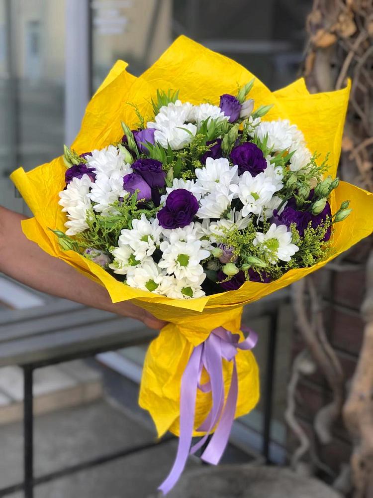 Букет цветов из: Ирисы, Хризантемы и Ромашки в Зюкайка