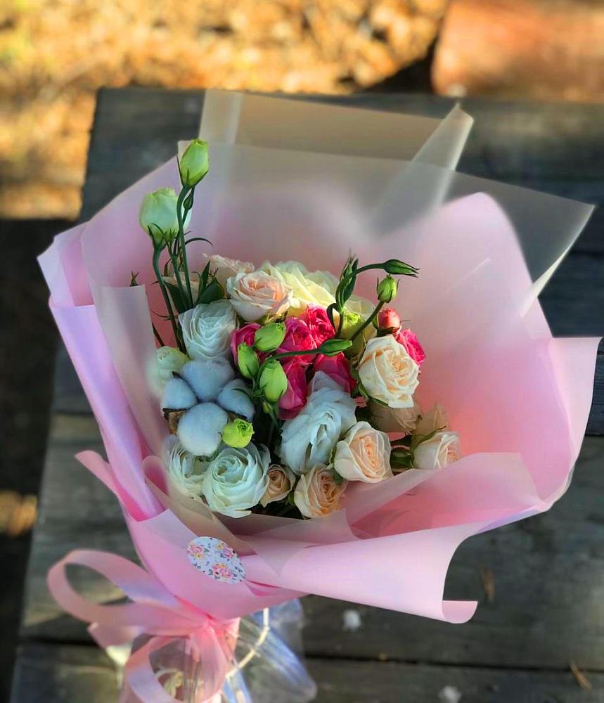 Букет цветов из: Розы и Лизиантусы в Зюкайка