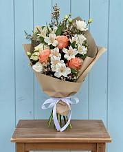 Букет цветов из:  Альстромерии, Лизиантусы, Розы и Хризантемы #REPLACE_PRED# Зюкайка