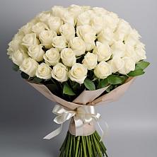 Букет 101 беля роза Белоснежка в Зюкайка