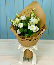 Букет цветов из:  Хризантемы и Лизиантусы в Зюкайка