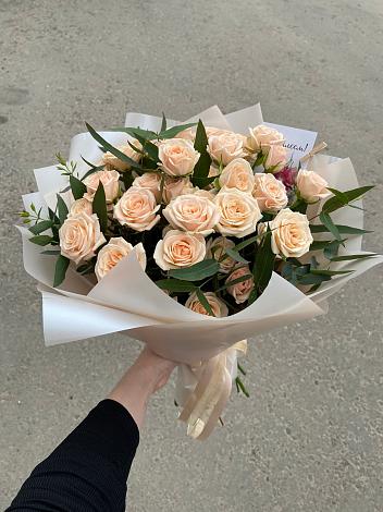 Букет Кремовые розы Латте в Зюкайка