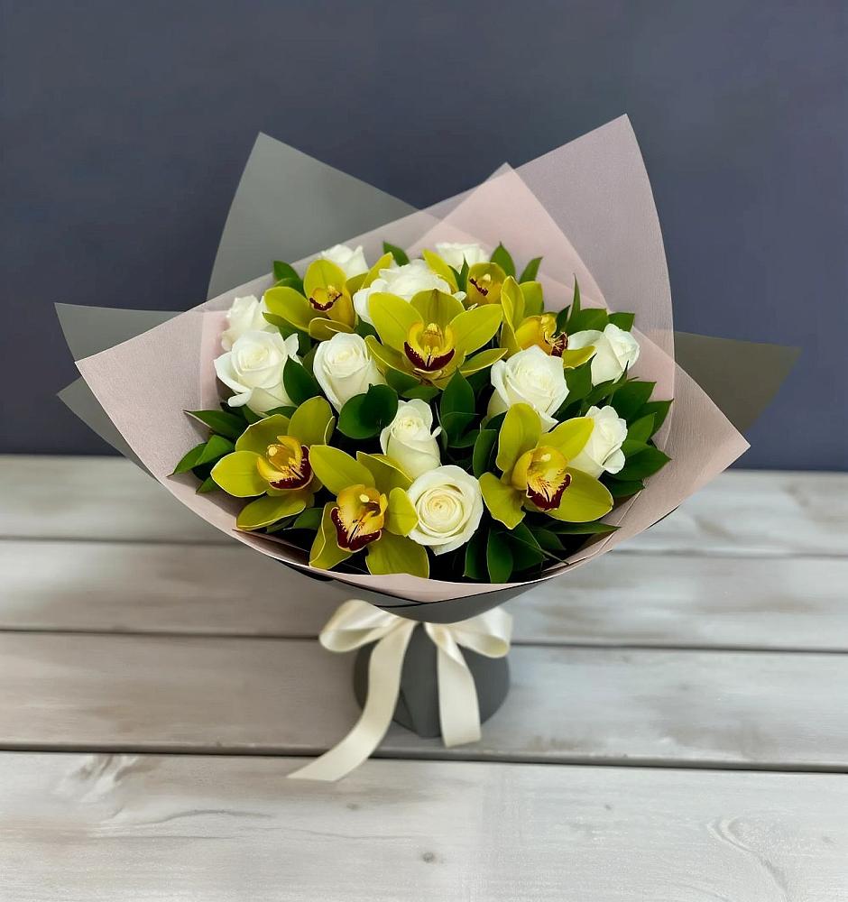 Букет цветов из: Орхидеи и Розы в Зюкайка