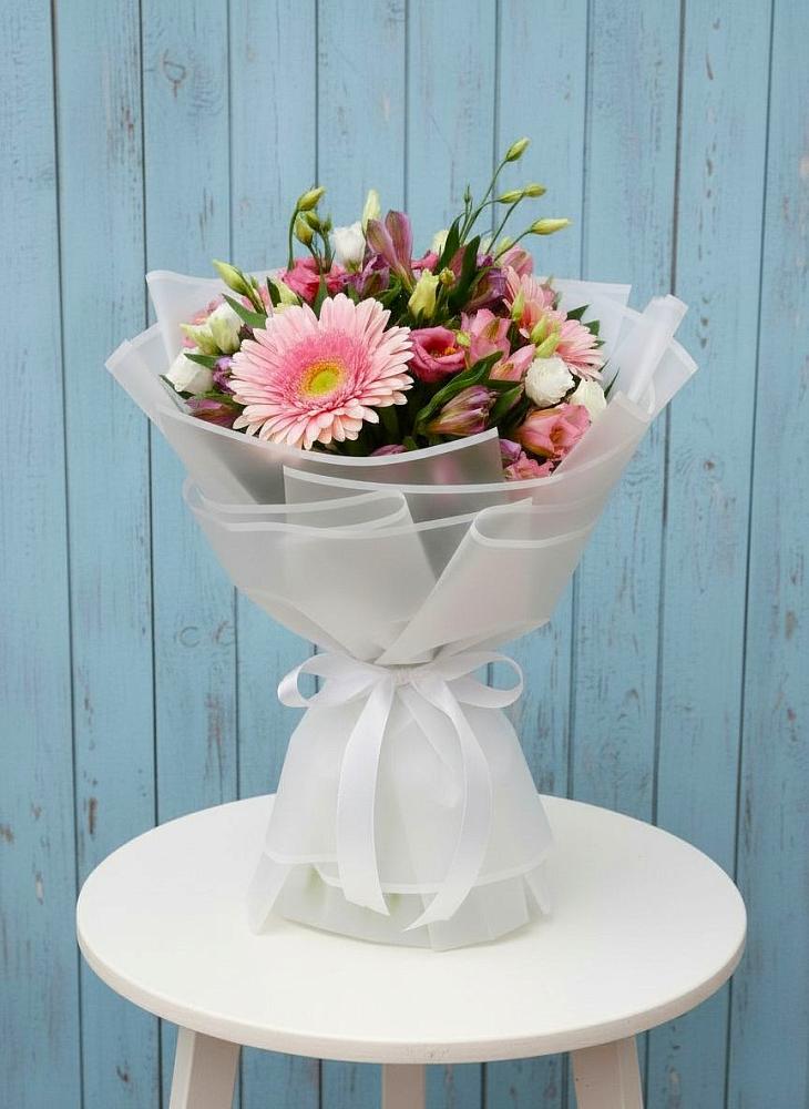 Букет цветов из: Герберы, Альстромерии и Лизиантусы в Зюкайка