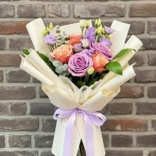 Букет цветов из:  Лизиантусы и Розы в Зюкайка