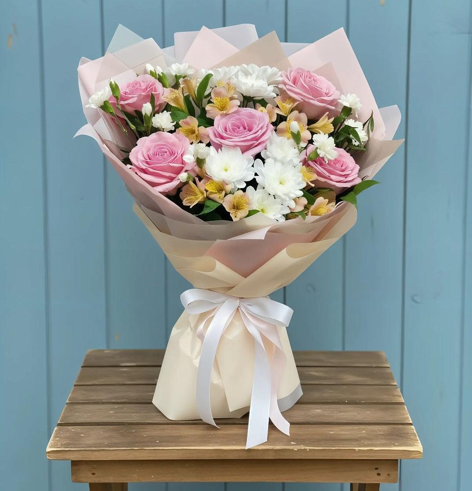 Букет цветов из: Гвоздики, Орхидеи и Розы в Зюкайка