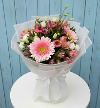 Букет цветов из:  Герберы, Альстромерии и Лизиантусы #REPLACE_PRED# Зюкайка
