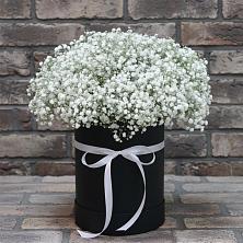 Цветочная композиция из Гипсофила в шляпной коробке в Зюкайка