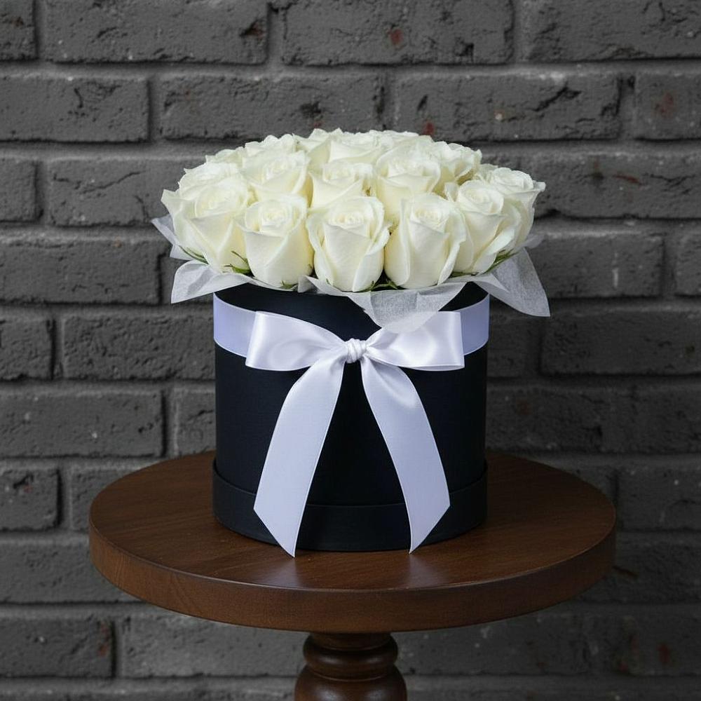 Цветочная композиция из Розы в шляпной коробке в Зюкайка