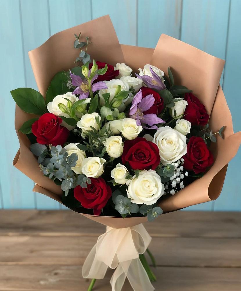 Букет цветов из: Розы и Альстромерии в Зюкайка