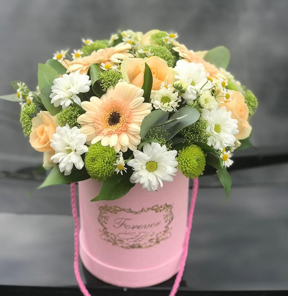 Цветочная композиция из Розы, Герберы и Хризантемы в шляпной коробке в Зюкайка