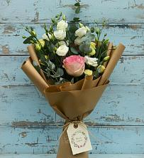 Букет цветов из:  Розы и Лизиантусы в Зюкайка
