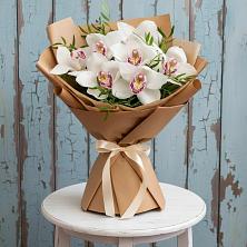 Букет цветов из:  Орхидеи и Розы в Зюкайка