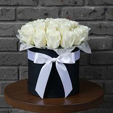 Цветочная композиция из Розы в шляпной коробке в Зюкайка